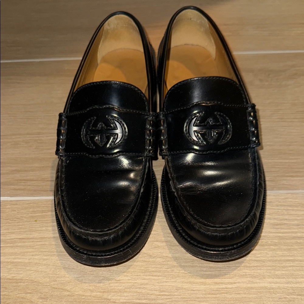 Women Gucci Black Leather Loafers Slip-Ons
